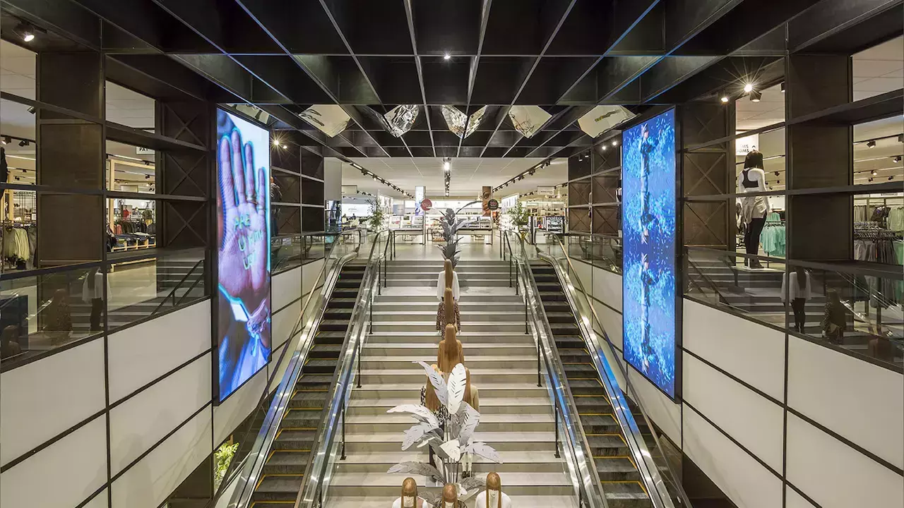 Digital signage error in the Middle East