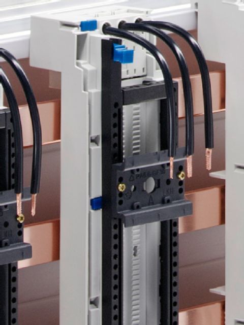 Regleta de alta resistencia para adaptadores y soportes OM. Regleta de alta resistencia para adaptadores y soportes OM.
