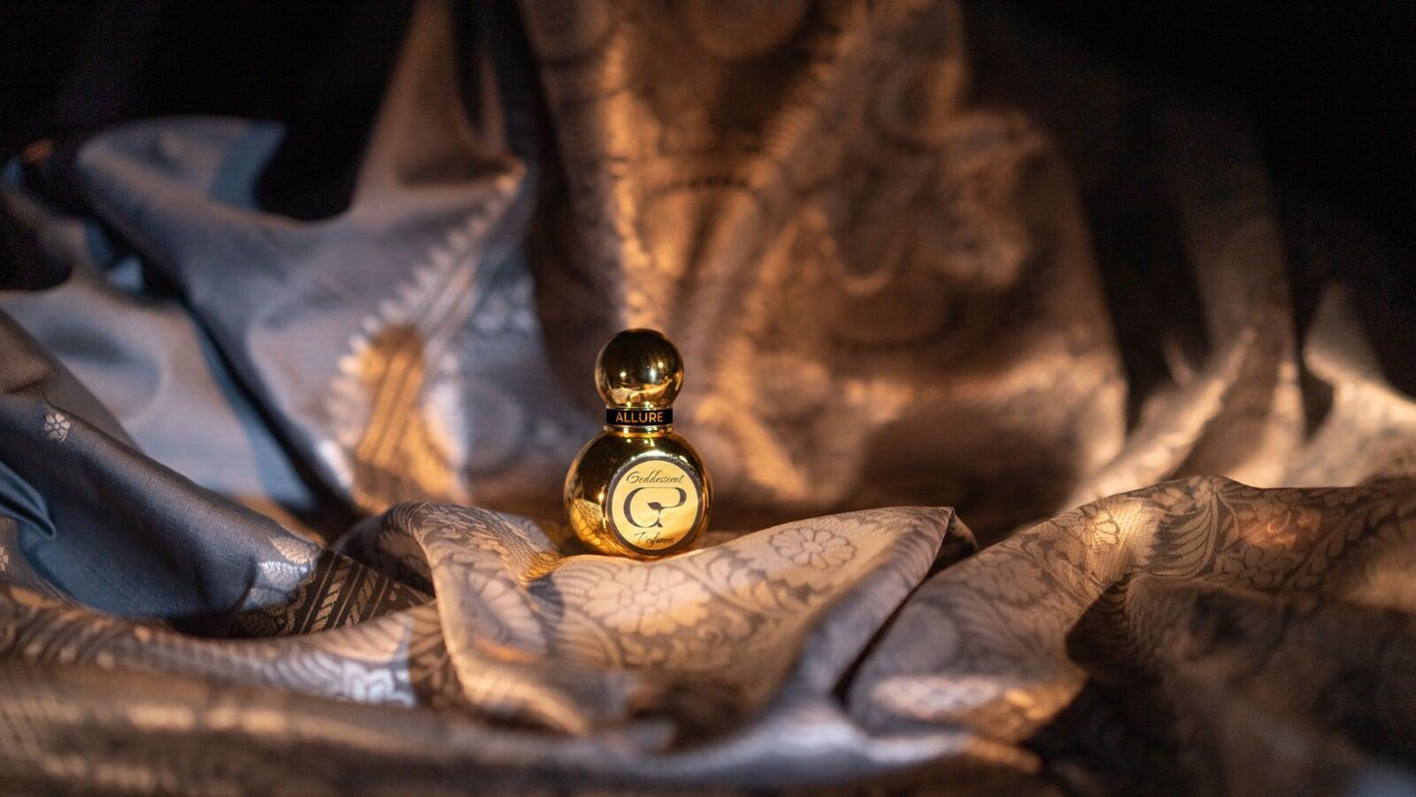 "Allure" (Musk) natural perfume oil by Goddesscent Perfumes "Allure" (Musk) natural perfume oil by Goddesscent Perfumes