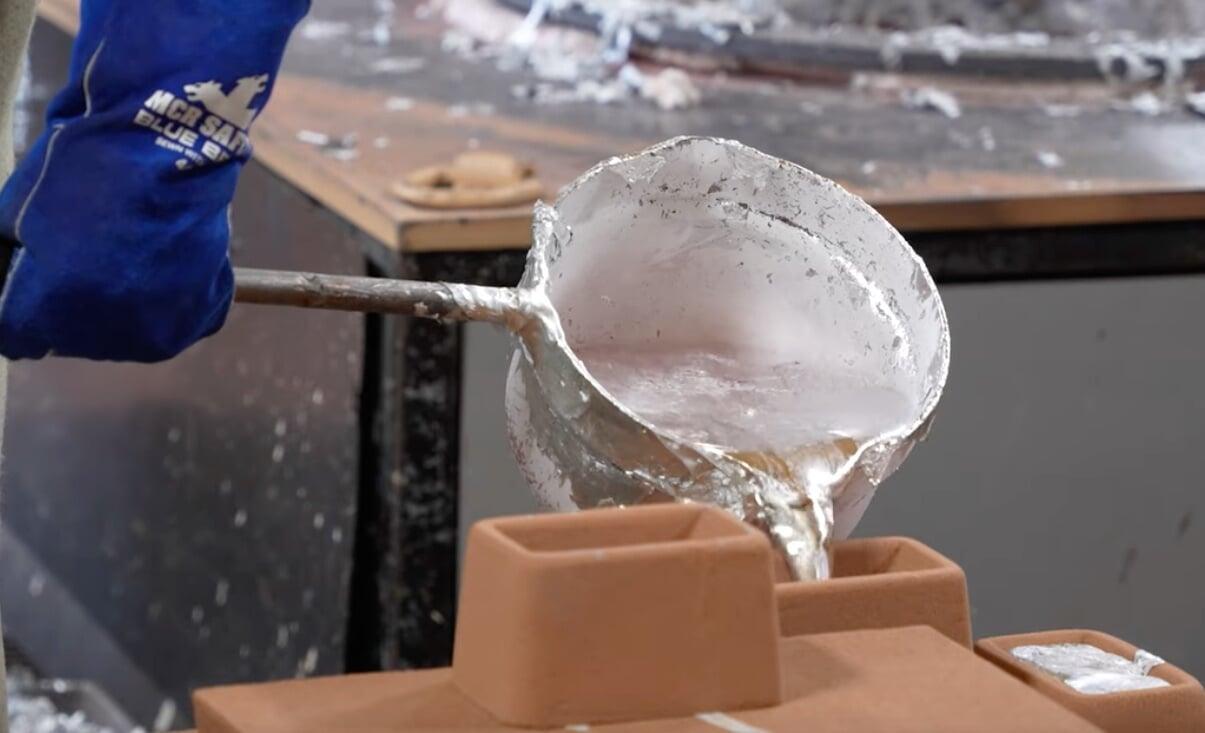 Cast Metal signs hand pured