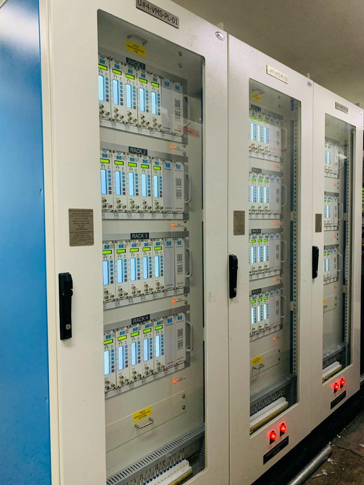 IRD8800 free-standing monitoring cabinets
