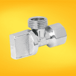 "Llaves angulares para la conexión de tuberías en la instalación de calentadores de agua, facilitando el acceso y ajuste en espacios reducidos."  "Llaves angulares para la conexión de tuberías en la instalación de calentadores de agua, facilitando el acceso y ajuste en espacios reducidos."