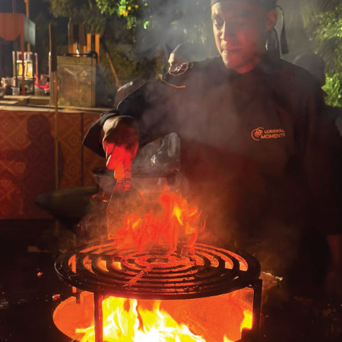 LOriental chef flame cooking LOriental chef flame cooking