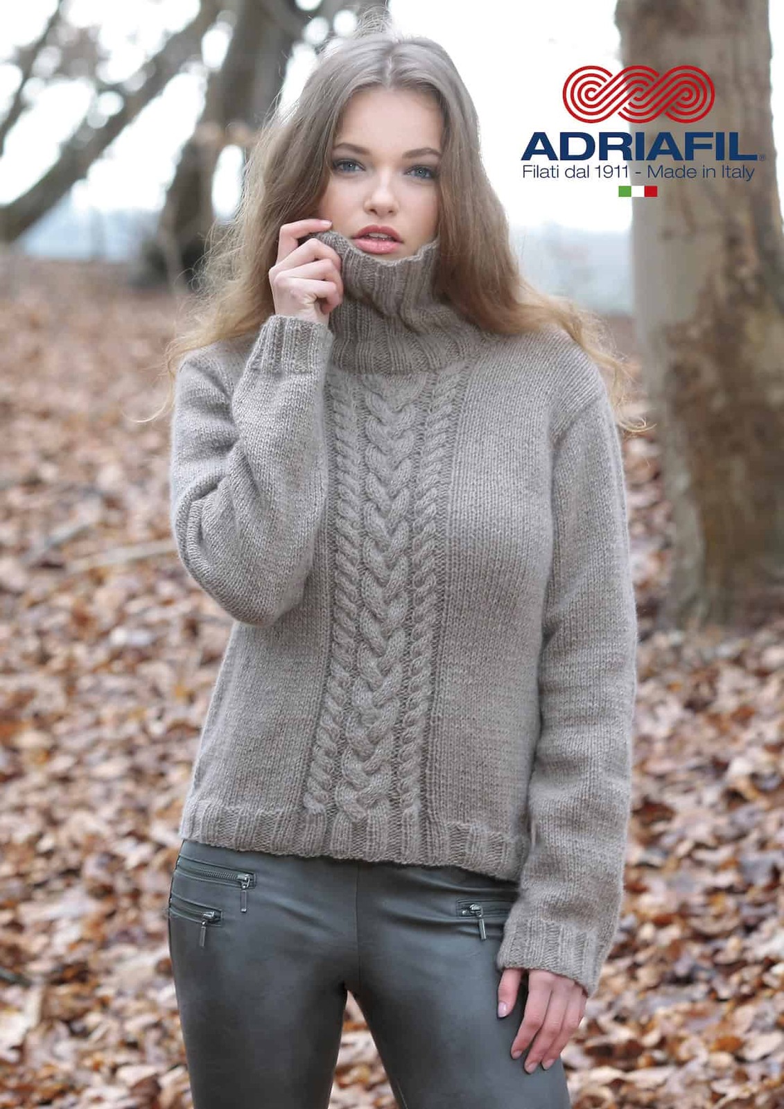 Maglione donna collo alto, trecce, fatto a mano con ferri e filato Adriafil Cachemire