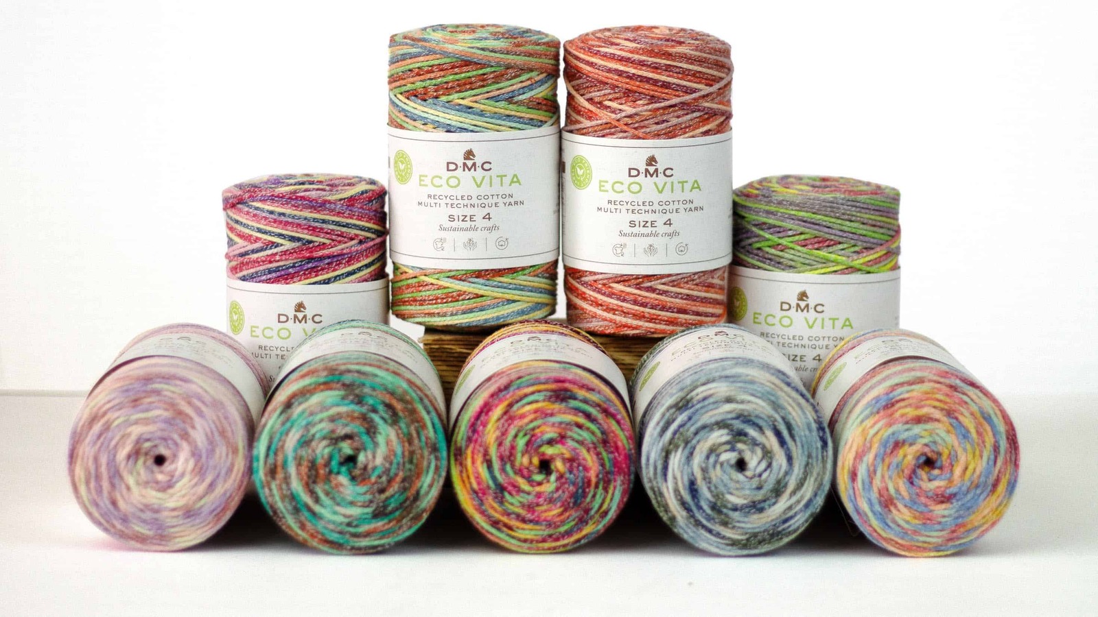 La gamma dei colori DMC Eco Vita 4 Multiucolor al completo. Qui ci sono tutte le 9 sfumature della cartella colori DMC La gamma dei colori DMC Eco Vita 4 Multiucolor al completo. Qui ci sono tutte le 9 sfumature della cartella colori DMC