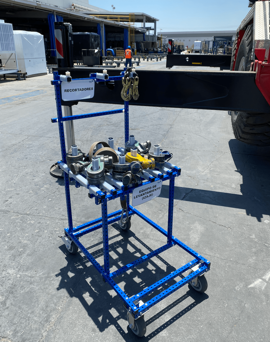 Lug lift cart
