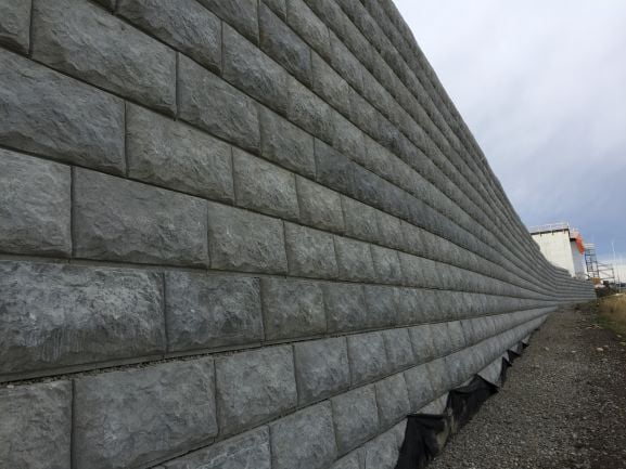 Lock+Load Wall 320m Long