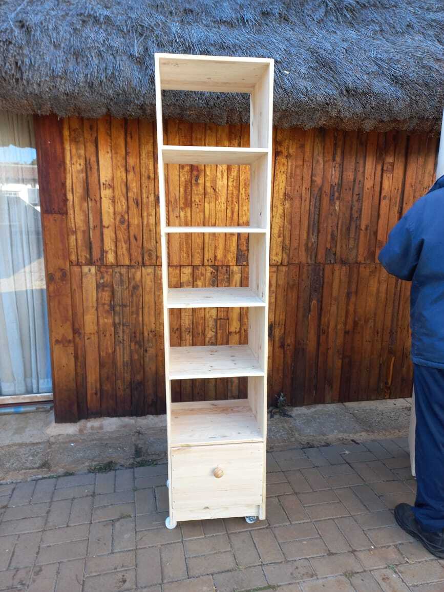 Tall single row shelf