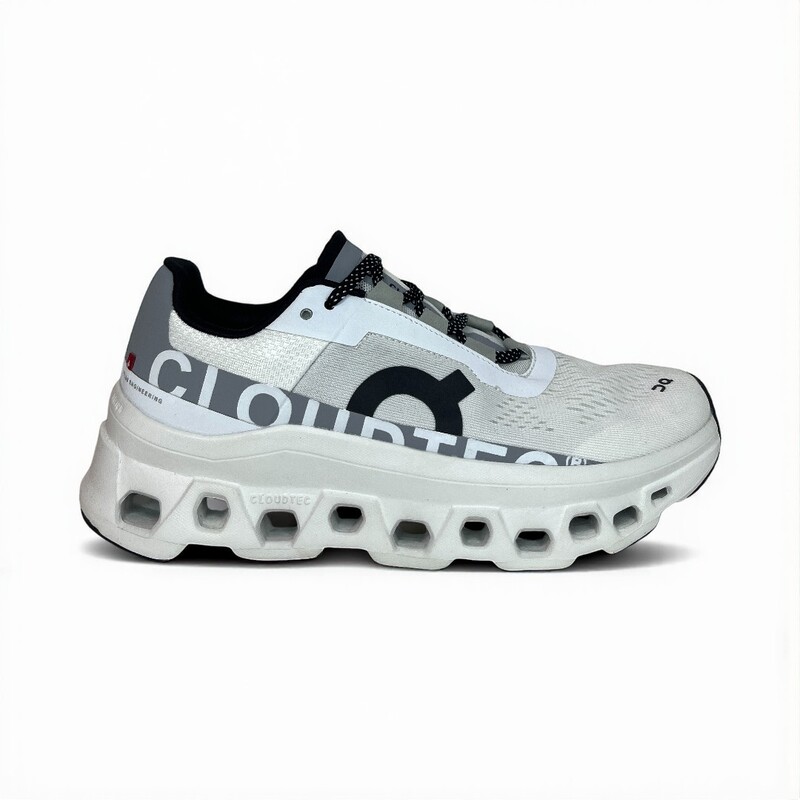 “On Cloudstratus 3” white