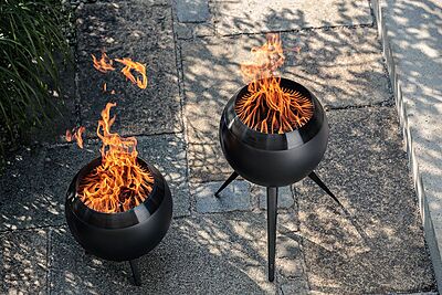 Moon 45 all black Fire basket with high stand