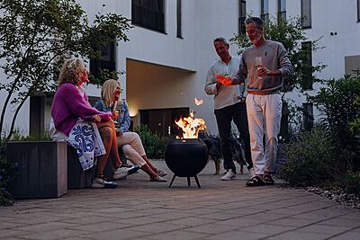 Moon 45 all black Fire basket with low stand