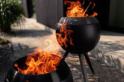 Moon 45 all black Fire basket with high stand