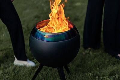 Moon 45 all black Fire basket with high stand