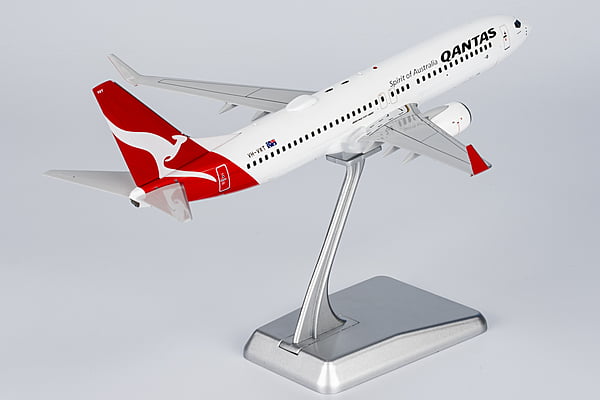 Qantas 737-800/w new colors