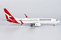 Qantas 737-800 with scimitar winglets; new colors