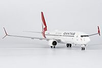 Qantas 737-800 with scimitar winglets; new colors