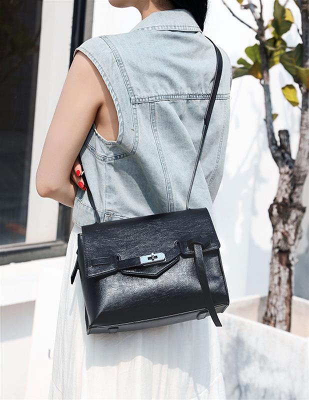 VERSATILE SQUARE BAG