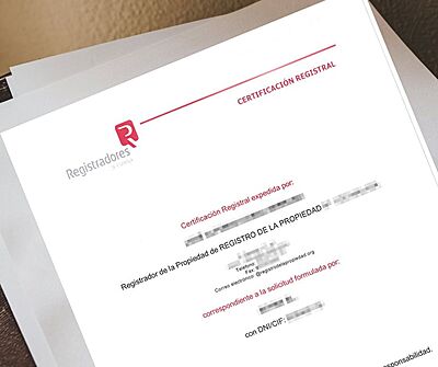 Certificación de dominio y cargas