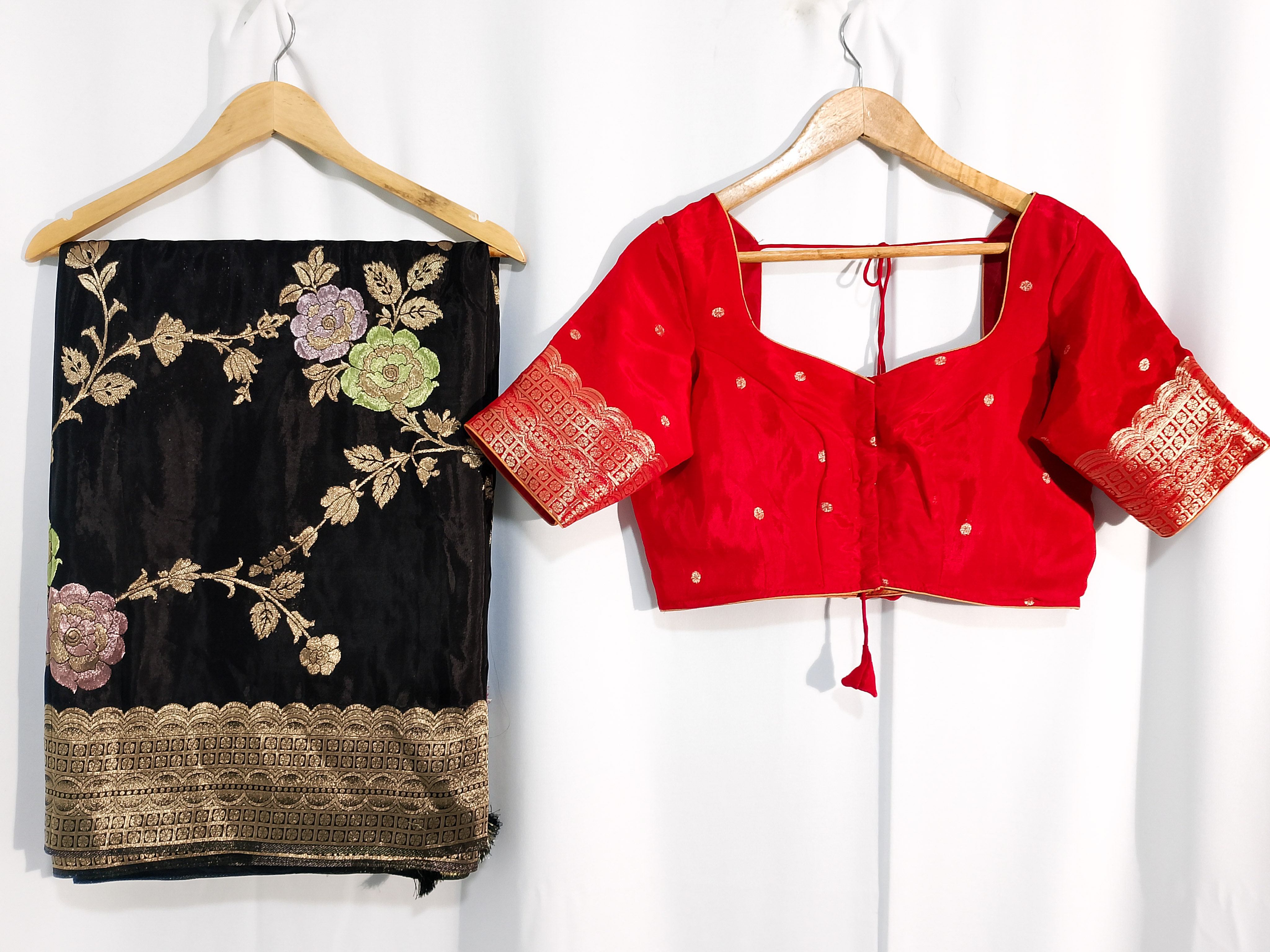 N636: Ready To Ship Beautiful Pure Moonga Crepe Silk Saree  With Stitched Blouse