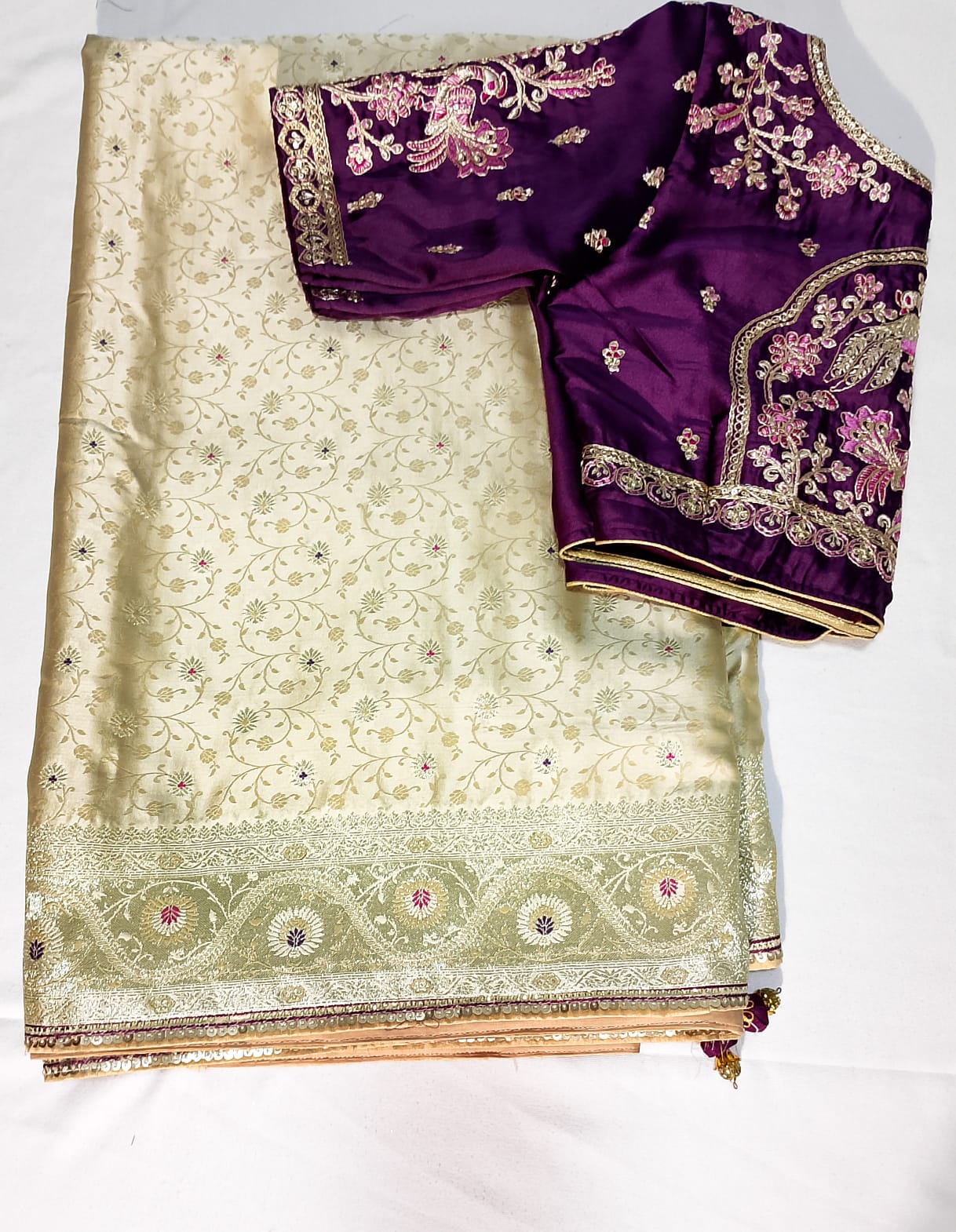 N644: Ready To Ship Beautiful Desginer Saree With Stitched Blouse N644: Ready To Ship Beautiful Desginer Saree With Stitched Blouse
