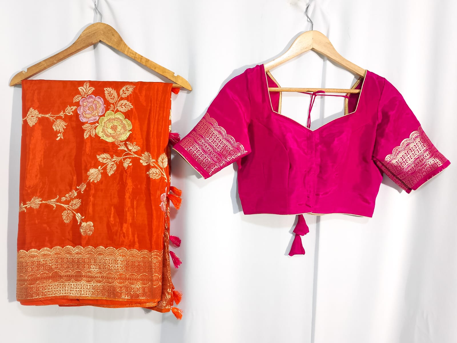 N635: Ready To Ship Beautiful Pure Moonga Crepe Silk Saree With Stitched Blouse