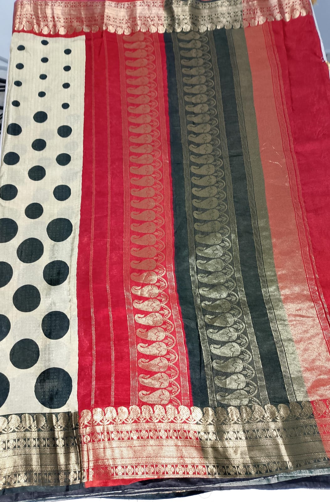 N639: Ready To Ship Beautiful Pure Munga Crepe Silk Saree With Stitched Blouse N639: Ready To Ship Beautiful Pure Munga Crepe Silk Saree With Stitched Blouse