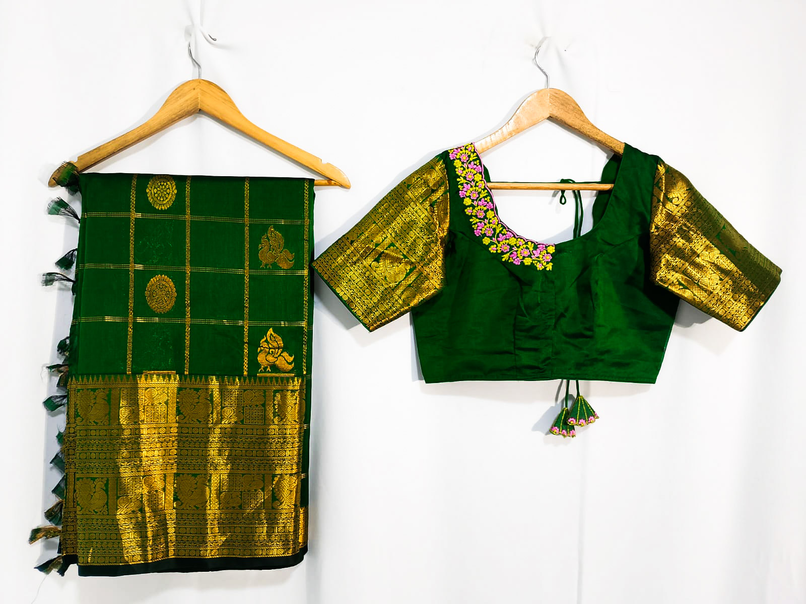 N650: Ready To Ship Beautiful Mangalagiri Saree With Stitched Embroidery Work Blouse N650: Ready To Ship Beautiful Mangalagiri Saree With Stitched Embroidery Work Blouse