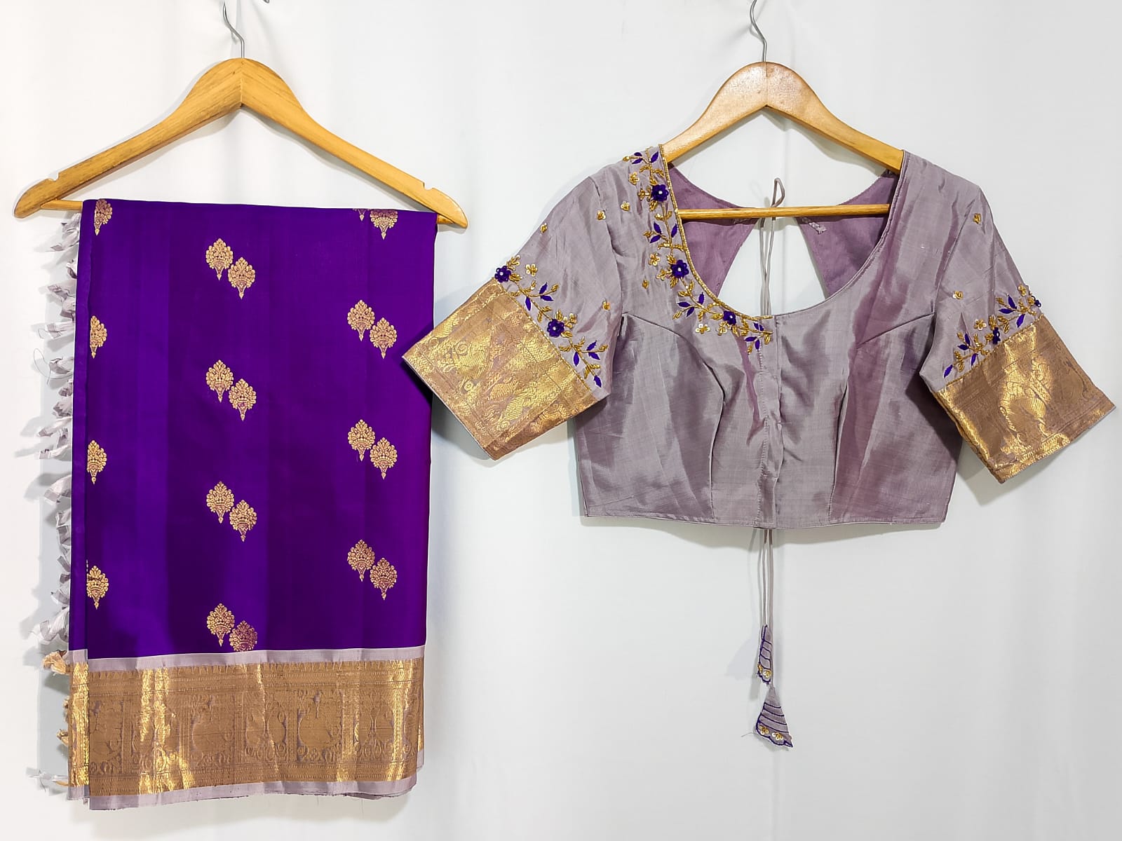 N702:Ready To Ship Beautiful  Saree With Stitched Blouse