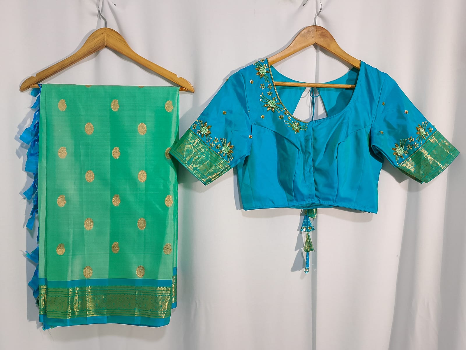 N704:Ready To Ship Beautiful Saree With Stitched Blouse