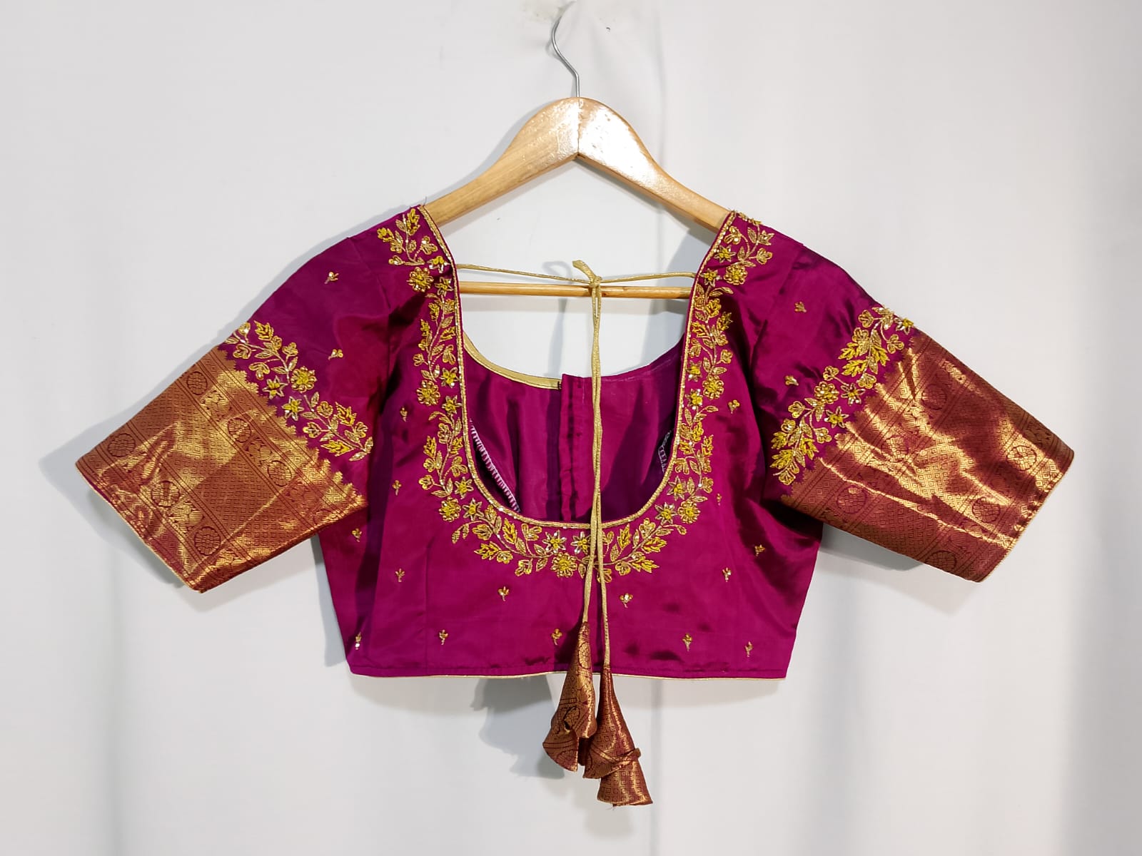 N712:Ready To Ship Beautiful Pure Kanchipattu Saree With Stitched Maggam Work Blouse N712:Ready To Ship Beautiful Pure Kanchipattu Saree With Stitched Maggam Work Blouse