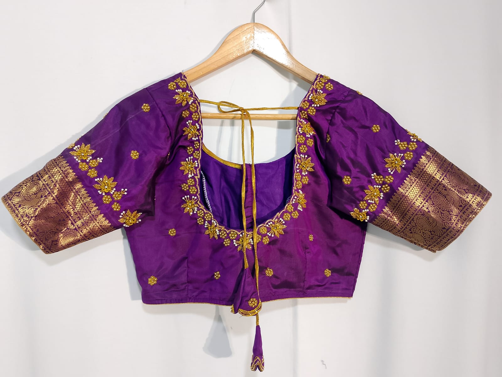 N713:Ready To Ship Beautiful Saree With Stitched Blouse
