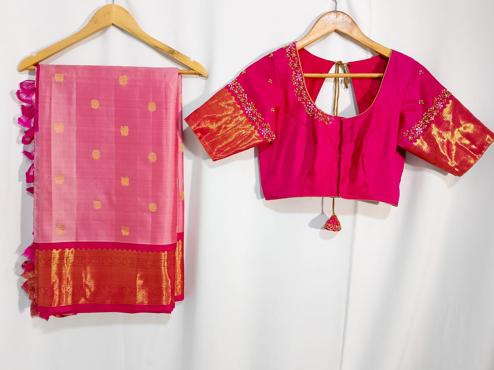 N734:Ready To Ship Beautiful Vintage Gadwal Saree With Stitched Blouse N734:Ready To Ship Beautiful Vintage Gadwal Saree With Stitched Blouse