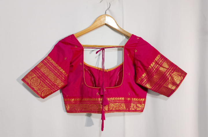 N740:Ready To Ship Beautiful Vintage Gadwal Saree With Stitched Blouse