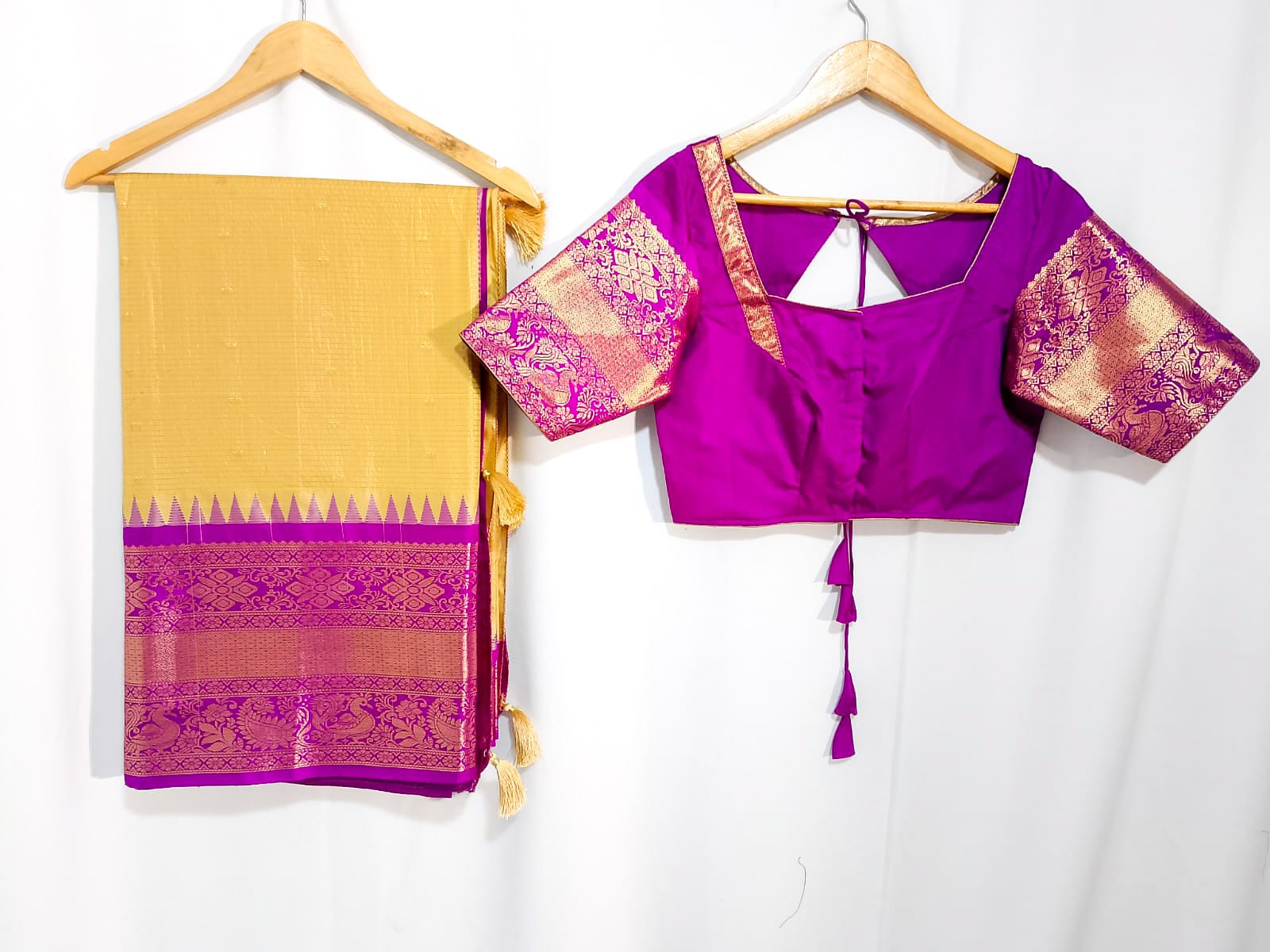 N748:Ready To Ship Beautiful Vintage Gadwal Saree With Stitched Blouse N748:Ready To Ship Beautiful Vintage Gadwal Saree With Stitched Blouse
