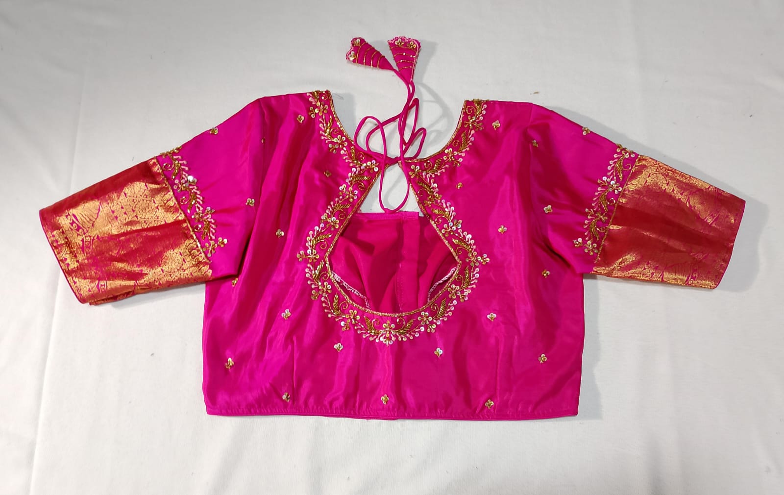N801:Ready To Ship Beautiful Pure Kanchipattu Saree With Stitched Maggam Work Blouse N801:Ready To Ship Beautiful Pure Kanchipattu Saree With Stitched Maggam Work Blouse