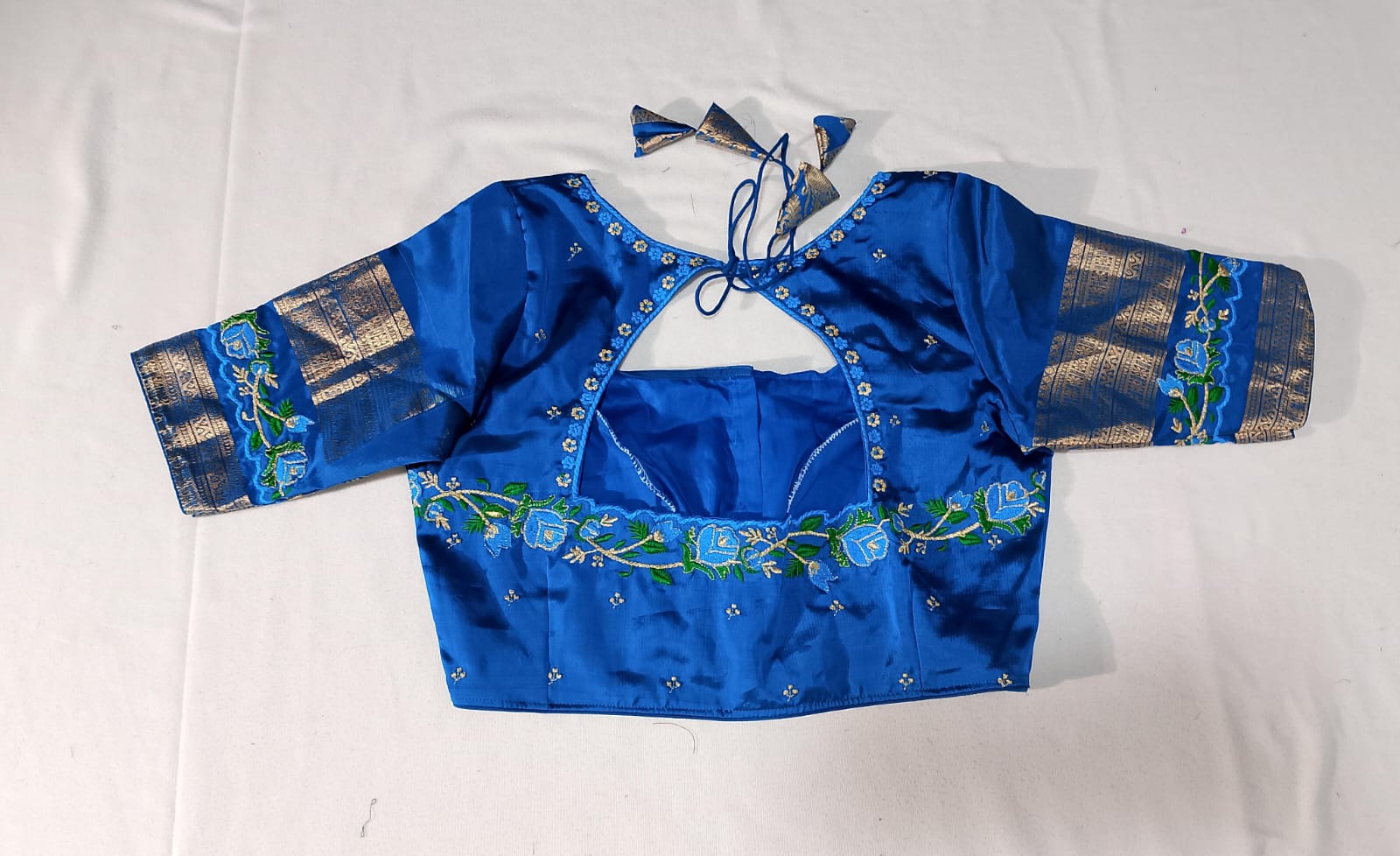 N823: Ready To Ship Beautiful Pure Kanchipattu Saree With Stitched Embroidery Work Blouse N823: Ready To Ship Beautiful Pure Kanchipattu Saree With Stitched Embroidery Work Blouse