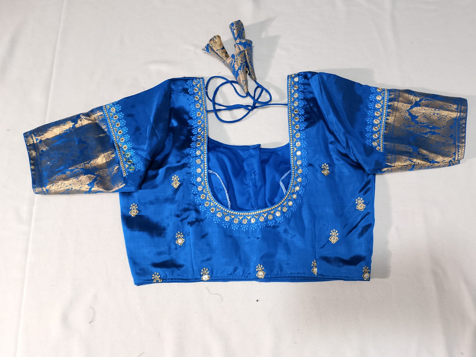 N824: Ready To Ship Beautiful Pure Kanchipattu Saree With Stitched Embroidery Work Blouse N824: Ready To Ship Beautiful Pure Kanchipattu Saree With Stitched Embroidery Work Blouse