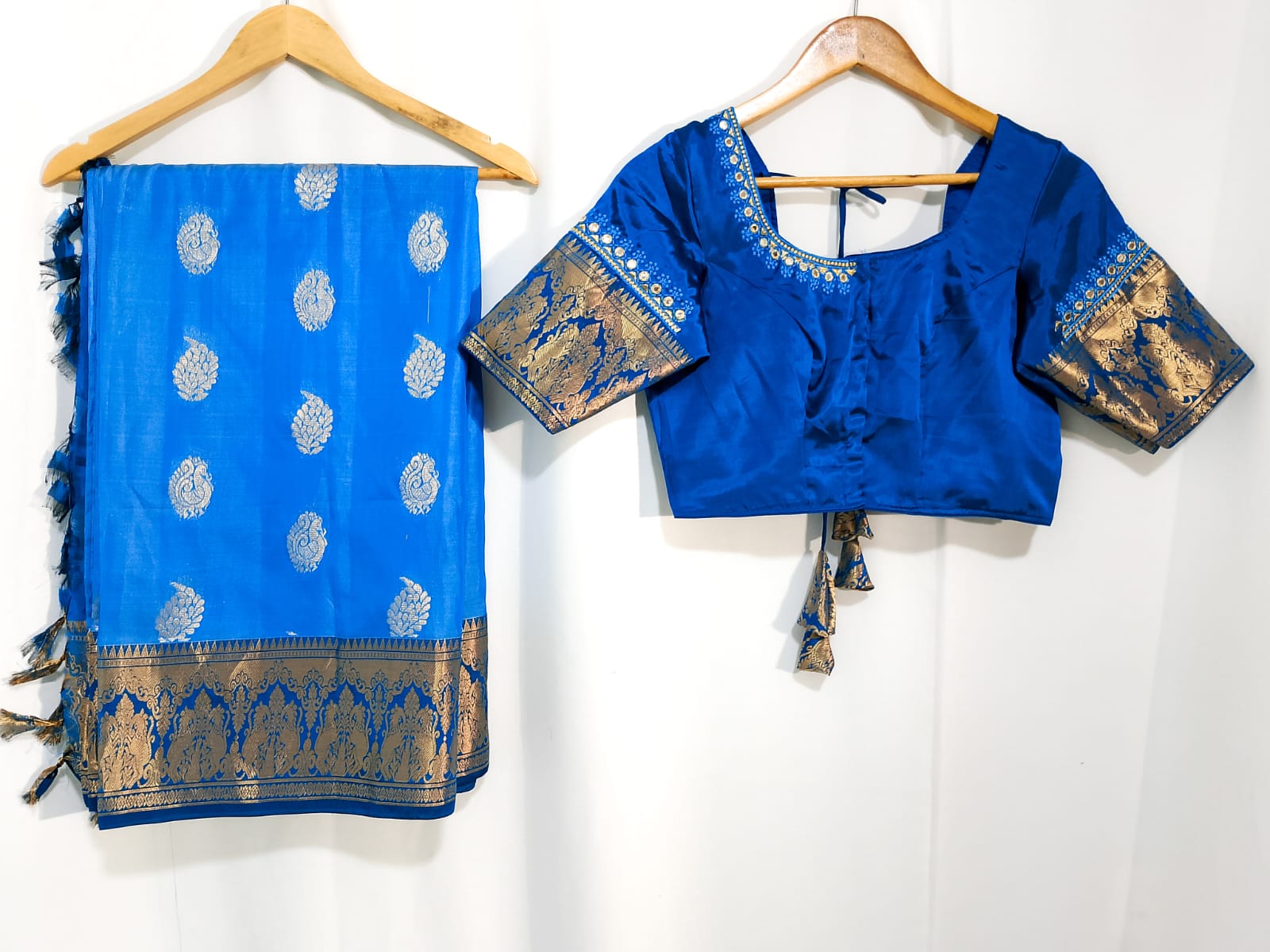 N824: Ready To Ship Beautiful Pure Kanchipattu Saree With Stitched Embroidery Work Blouse N824: Ready To Ship Beautiful Pure Kanchipattu Saree With Stitched Embroidery Work Blouse