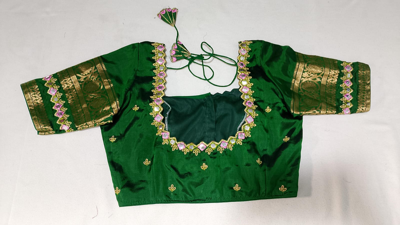 N826: Ready To Ship Beautiful Pure Kanchipattu Saree With Stitched Embroidery Work Blouse N826: Ready To Ship Beautiful Pure Kanchipattu Saree With Stitched Embroidery Work Blouse