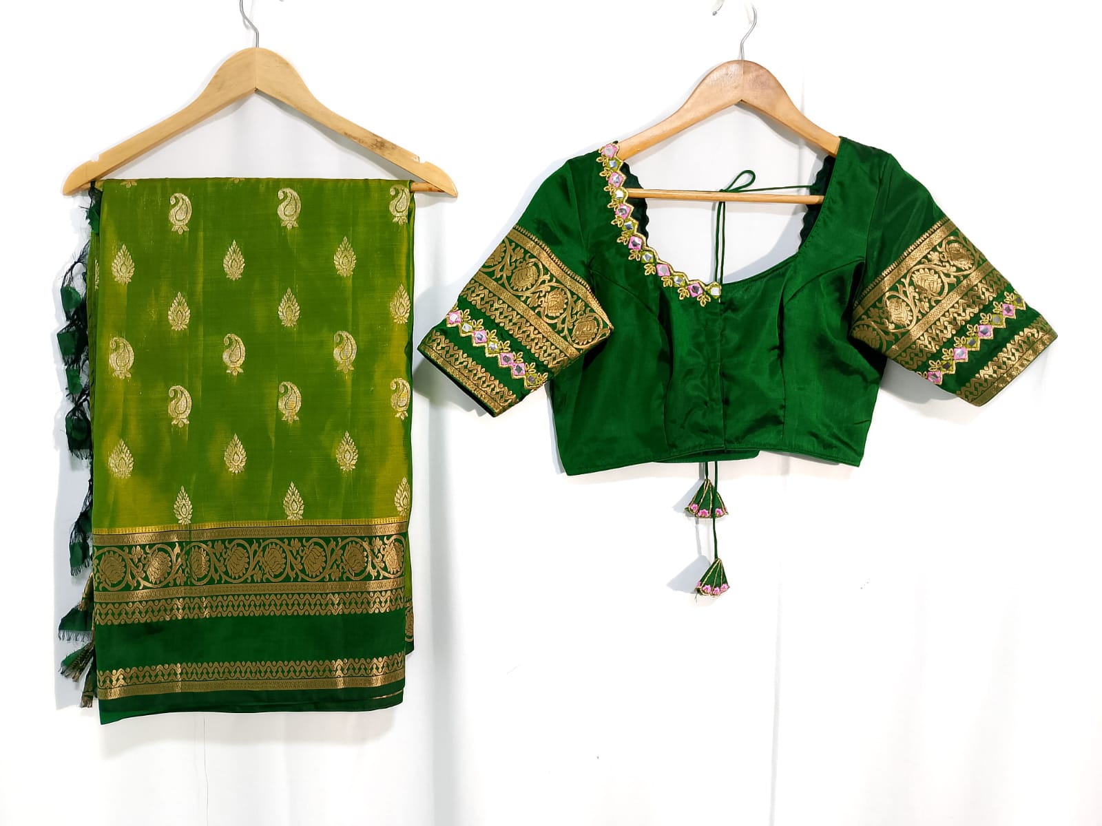 N826: Ready To Ship Beautiful Pure Kanchipattu Saree With Stitched Embroidery Work Blouse