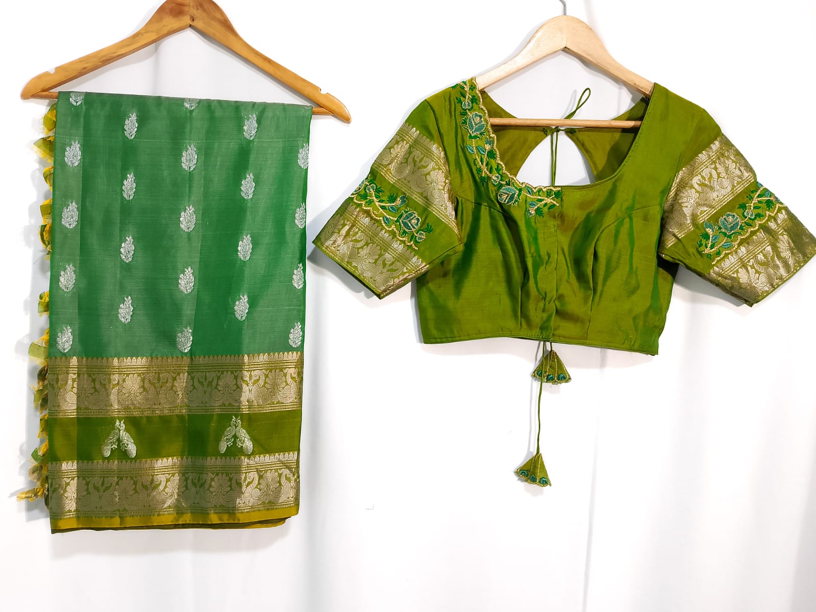 N834: Ready To Ship Beautiful Pure Kanchipattu Saree With Stitched Embroidery Work Blouse N834: Ready To Ship Beautiful Pure Kanchipattu Saree With Stitched Embroidery Work Blouse