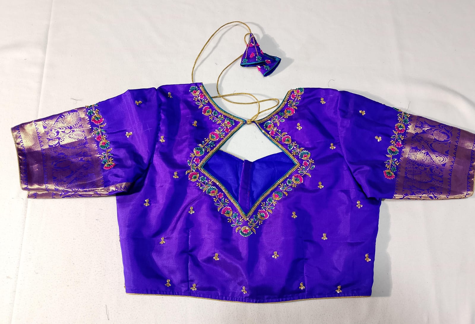 N855:Ready To Ship Beautiful Pure Kanchipattu Saree With Stitched Maggam Work Blouse N855:Ready To Ship Beautiful Pure Kanchipattu Saree With Stitched Maggam Work Blouse