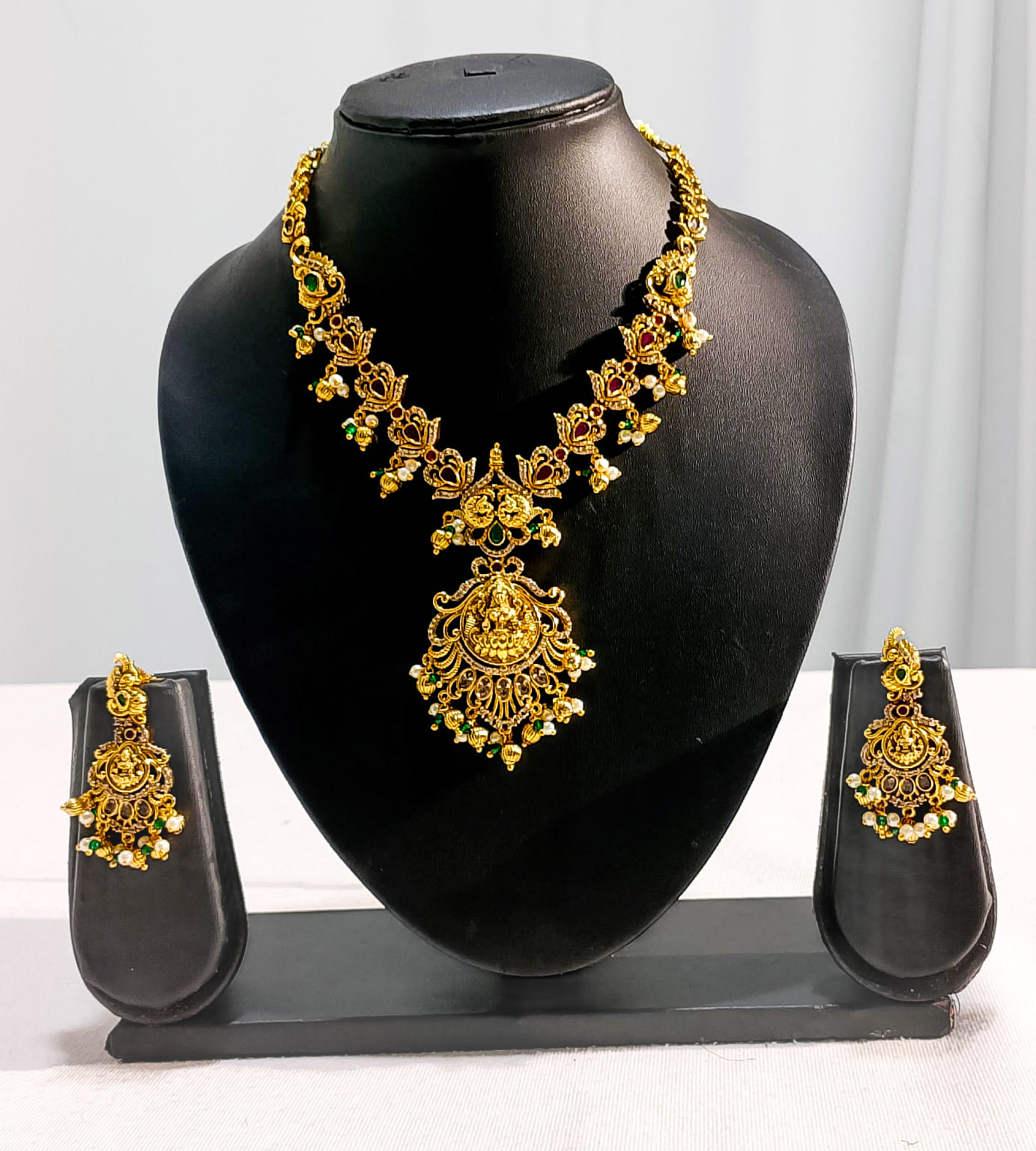 H57: Ready To Ship Beautiful Necklace Set