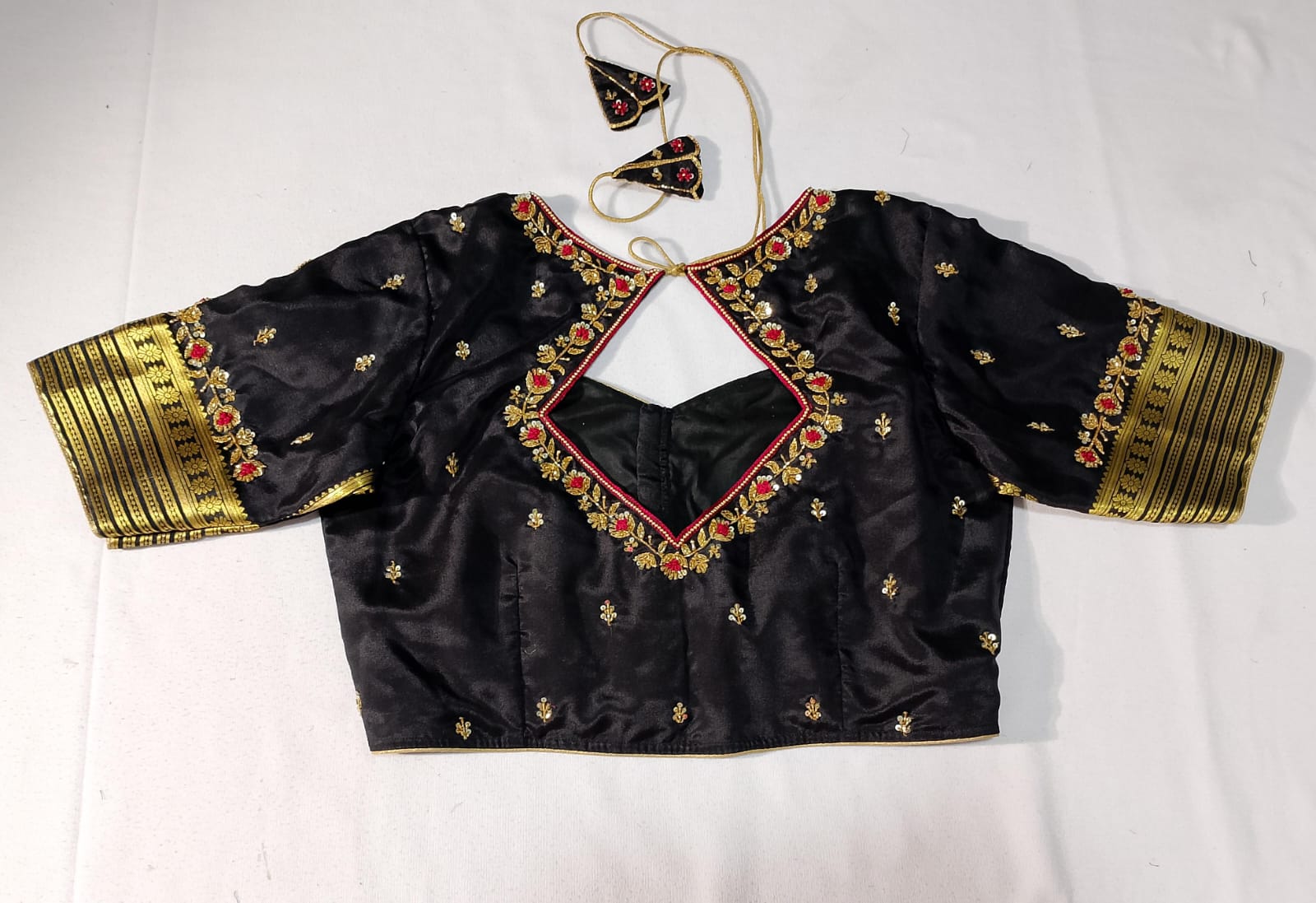 N873:Ready To Ship Beautiful Pure Mysore Silk Saree With Stitched Maggam Work Blouse N873:Ready To Ship Beautiful Pure Mysore Silk Saree With Stitched Maggam Work Blouse