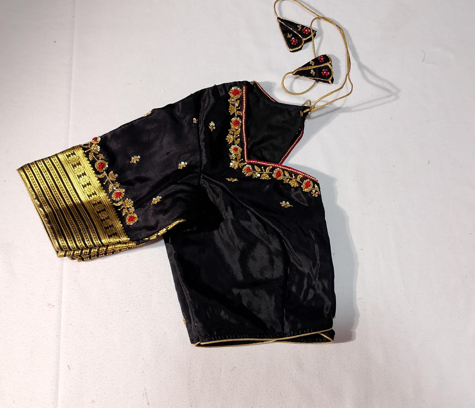N873:Ready To Ship Beautiful Pure Mysore Silk Saree With Stitched Maggam Work Blouse N873:Ready To Ship Beautiful Pure Mysore Silk Saree With Stitched Maggam Work Blouse