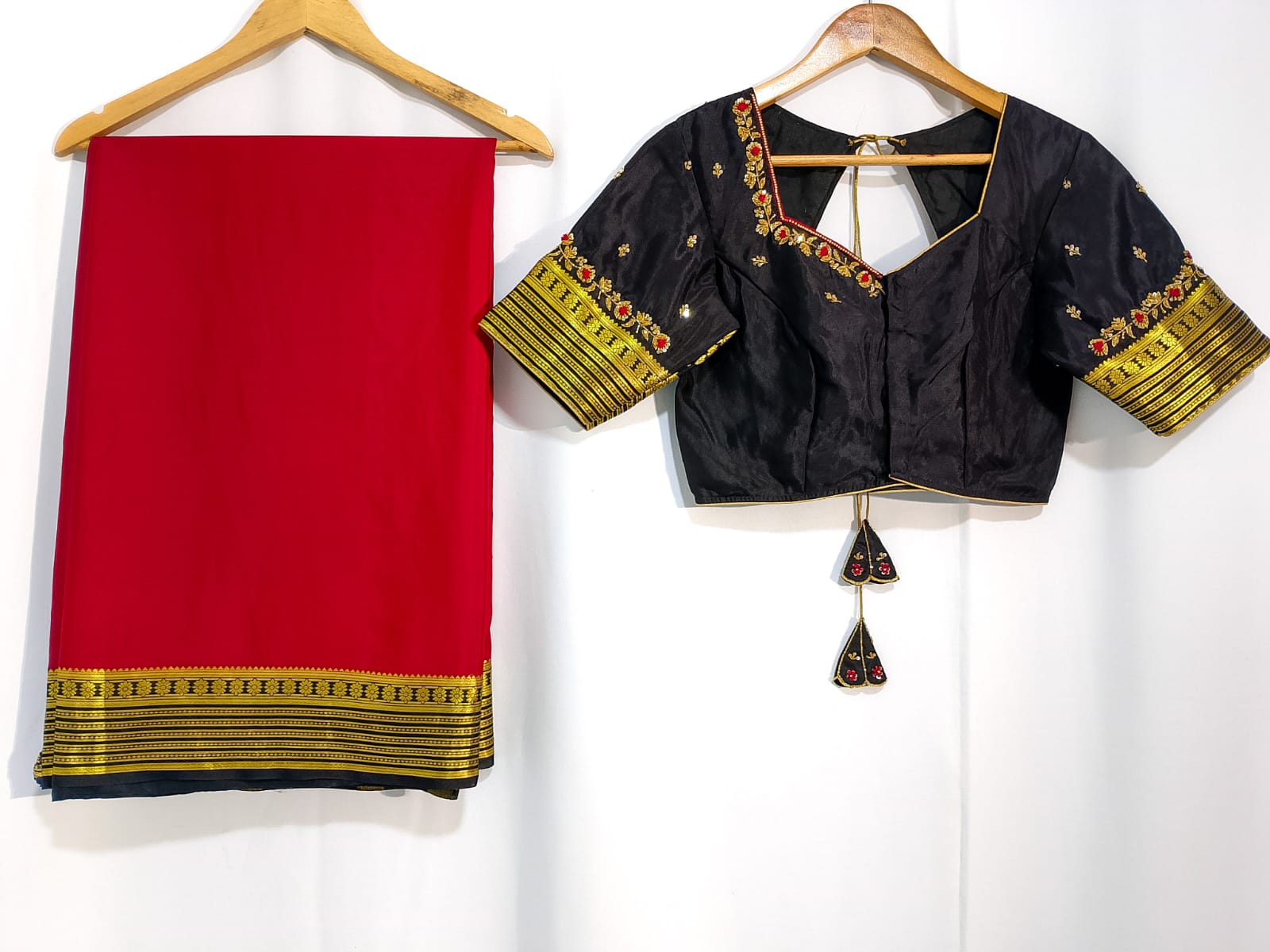 N873:Ready To Ship Beautiful Pure Mysore Silk Saree With Stitched Maggam Work Blouse N873:Ready To Ship Beautiful Pure Mysore Silk Saree With Stitched Maggam Work Blouse
