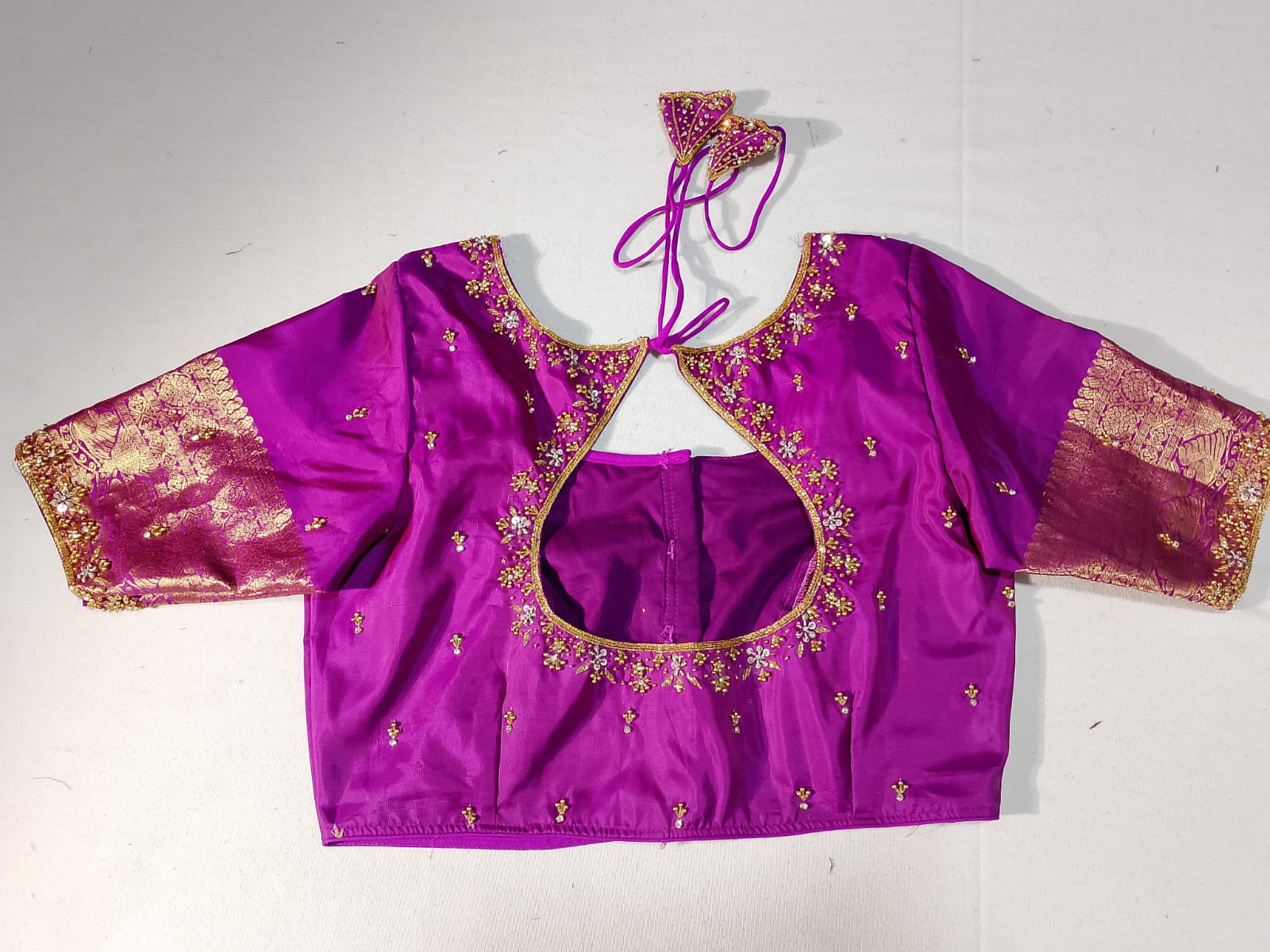 N893:Ready To Ship Beautiful Pure Kanchipattu Saree With Stitched Maggam Work Blouse N893:Ready To Ship Beautiful Pure Kanchipattu Saree With Stitched Maggam Work Blouse