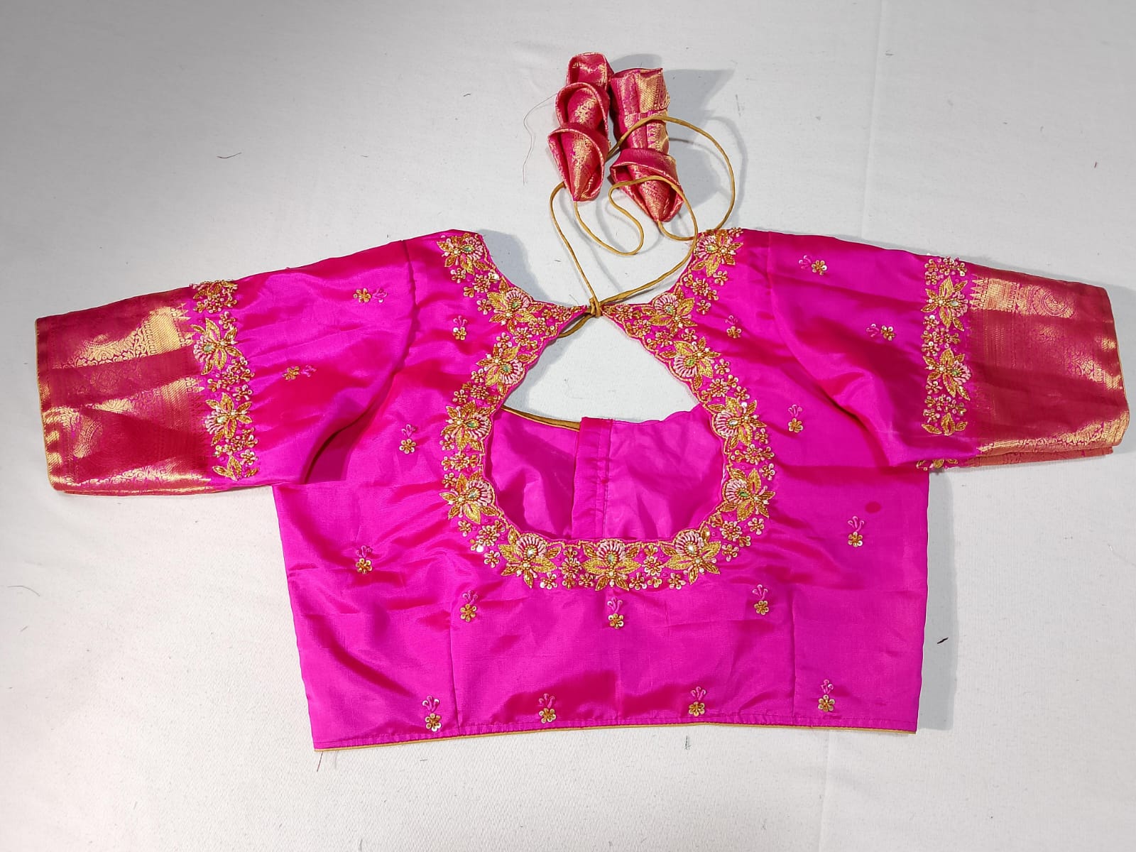 N902:Ready To Ship Beautiful Pure Kanchipattu Saree With Stitched Maggam Work Blouse N902:Ready To Ship Beautiful Pure Kanchipattu Saree With Stitched Maggam Work Blouse