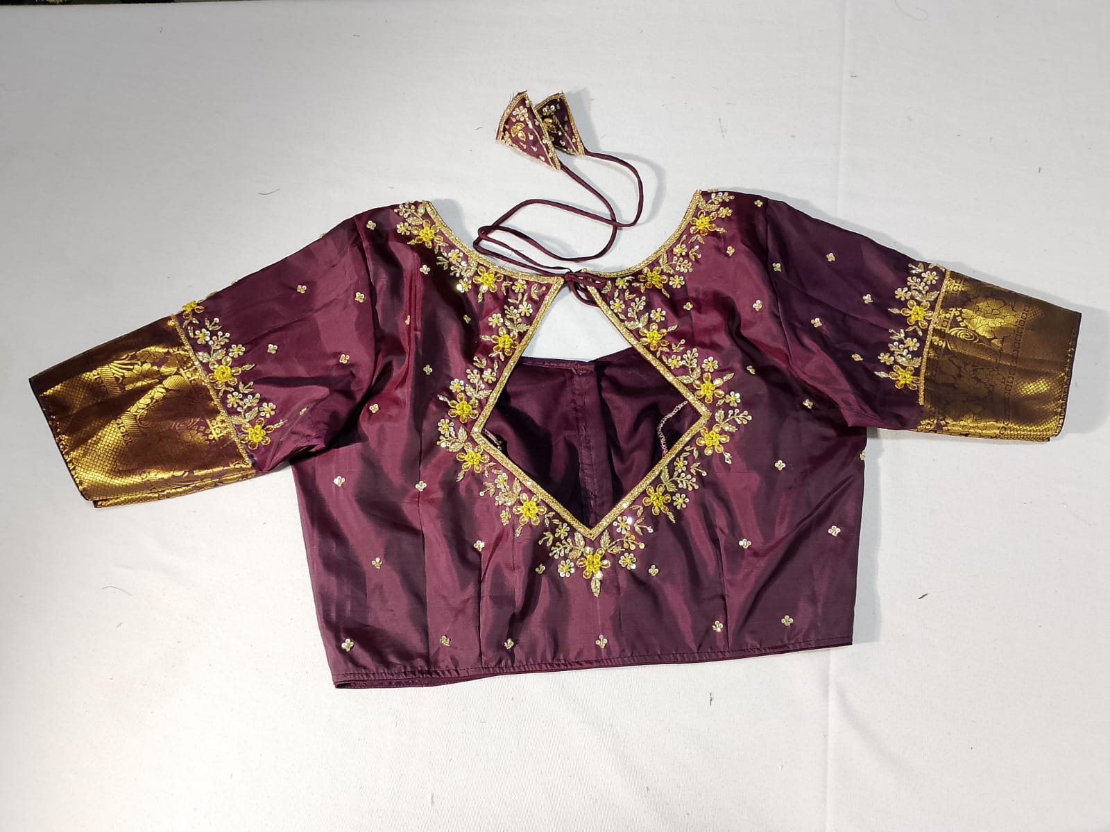 N903:Ready To Ship Beautiful Pure Kanchipattu Saree With Stitched Maggam Work Blouse N903:Ready To Ship Beautiful Pure Kanchipattu Saree With Stitched Maggam Work Blouse