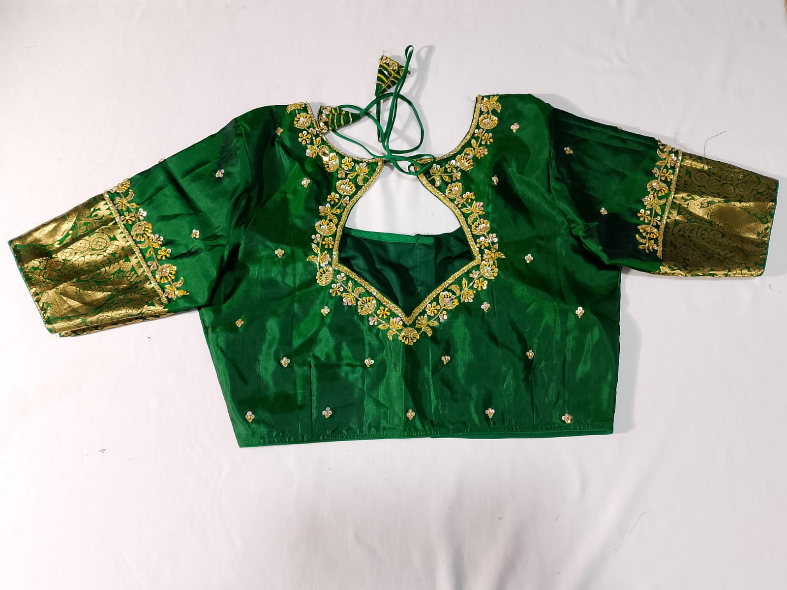 N904:Ready To Ship Beautiful Pure Kanchipattu Saree With Stitched Maggam Work Blouse N904:Ready To Ship Beautiful Pure Kanchipattu Saree With Stitched Maggam Work Blouse